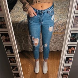 Ripped skinny jeans